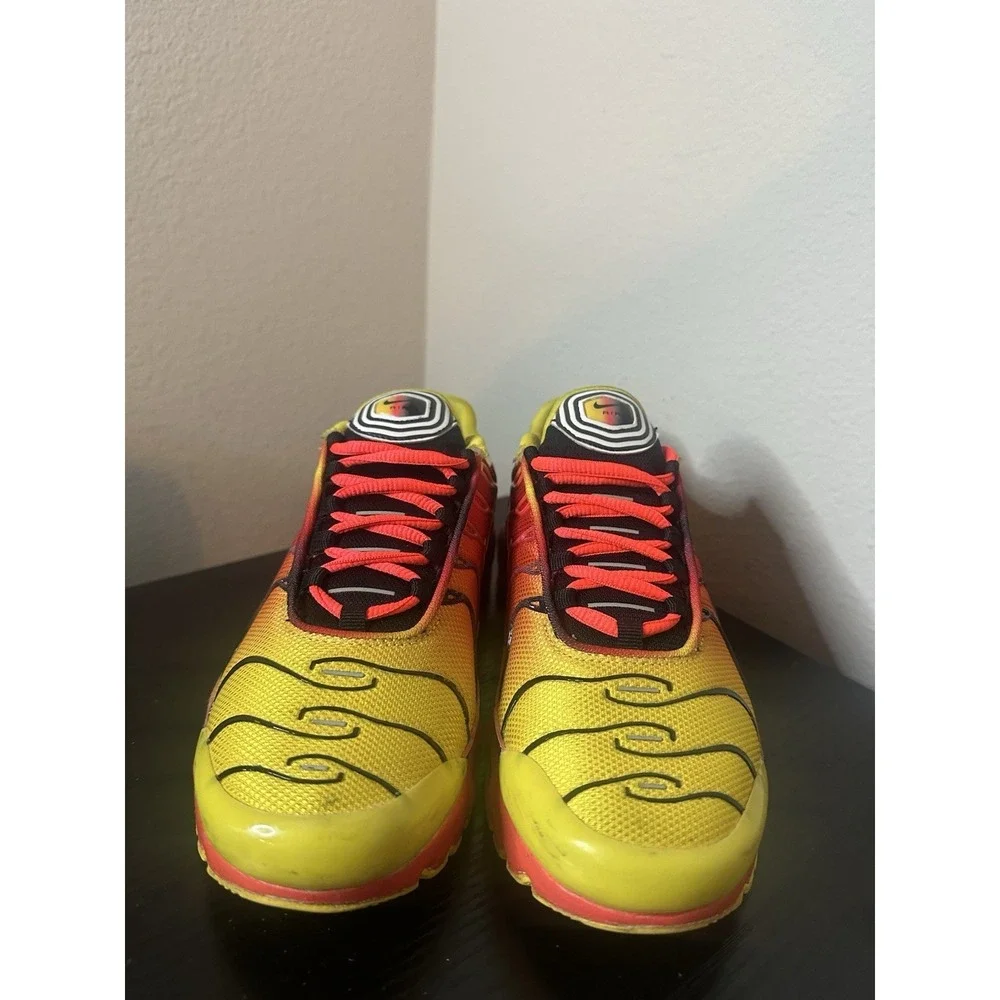 Nike Air Max Plus Fade Chrome Yellow Bright Crimson Youth‎ Size 5 Women's 6.5